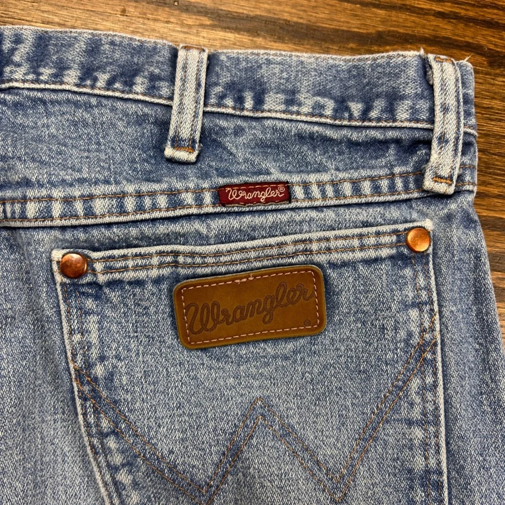 Wrangler 31MWZPW Relaxed Fit Jeans Mens 36x32 Light Wash Blue Denim Cotton